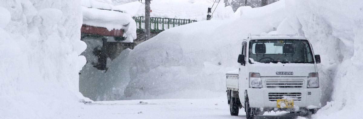 大雪で車に閉じ込められてしまった