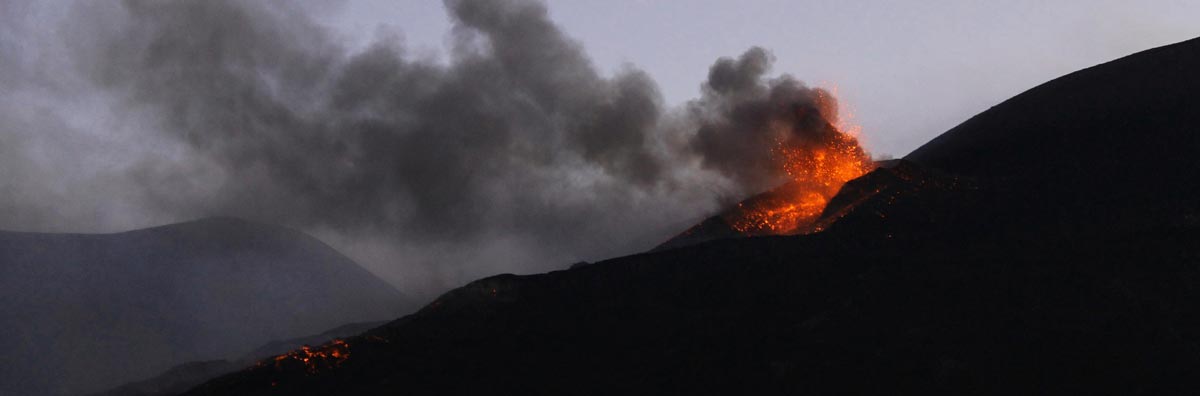 火山噴火による自動車の損傷には保険はてきようされるのか